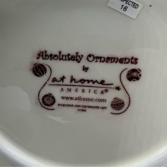 Set of 3 Christmas Ornament Shaped Dishes - Picture 3 of 3